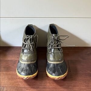 Sorel Green and Black Rain Boots